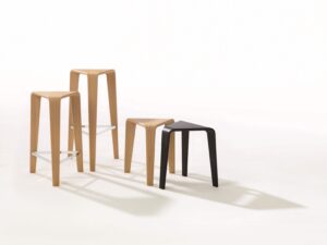 Model Ply jako stolička nebo barovka. ARPER