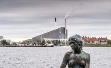 Spalovna uprostřed Kodaně slouží jako sjezdovka