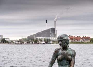 Spalovna uprostřed Kodaně slouží jako sjezdovka
