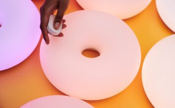 Lampa ve tvaru koblihy se stala hitem